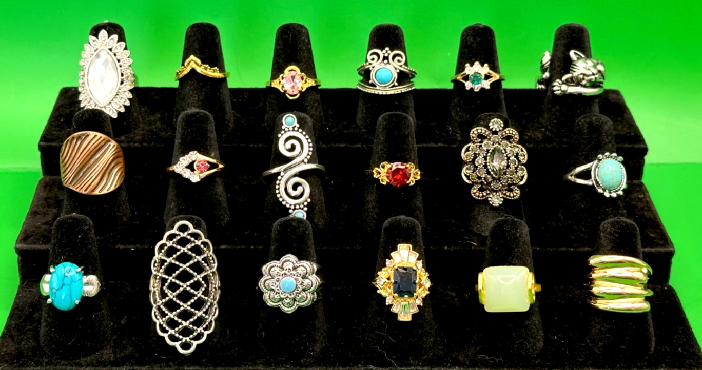 Lot 18 Fashion Rings Including 1 Premier Design Copper Tone Sizes 6 to 6.5 R-34