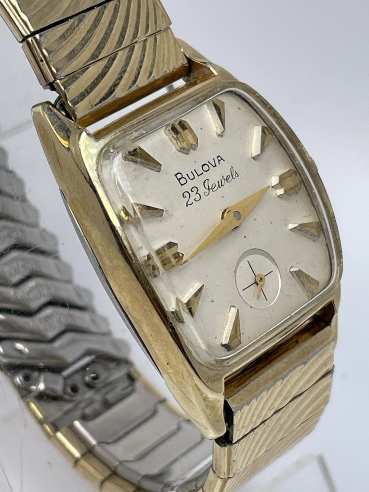 1963 Bulova 23 Jewels Manual Wind Watch Cal. 10 BP In Good Working Condition.