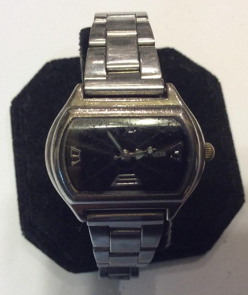 Collectible S 2 Squre womens watch,runs good has wear/age,bold silver tone L497