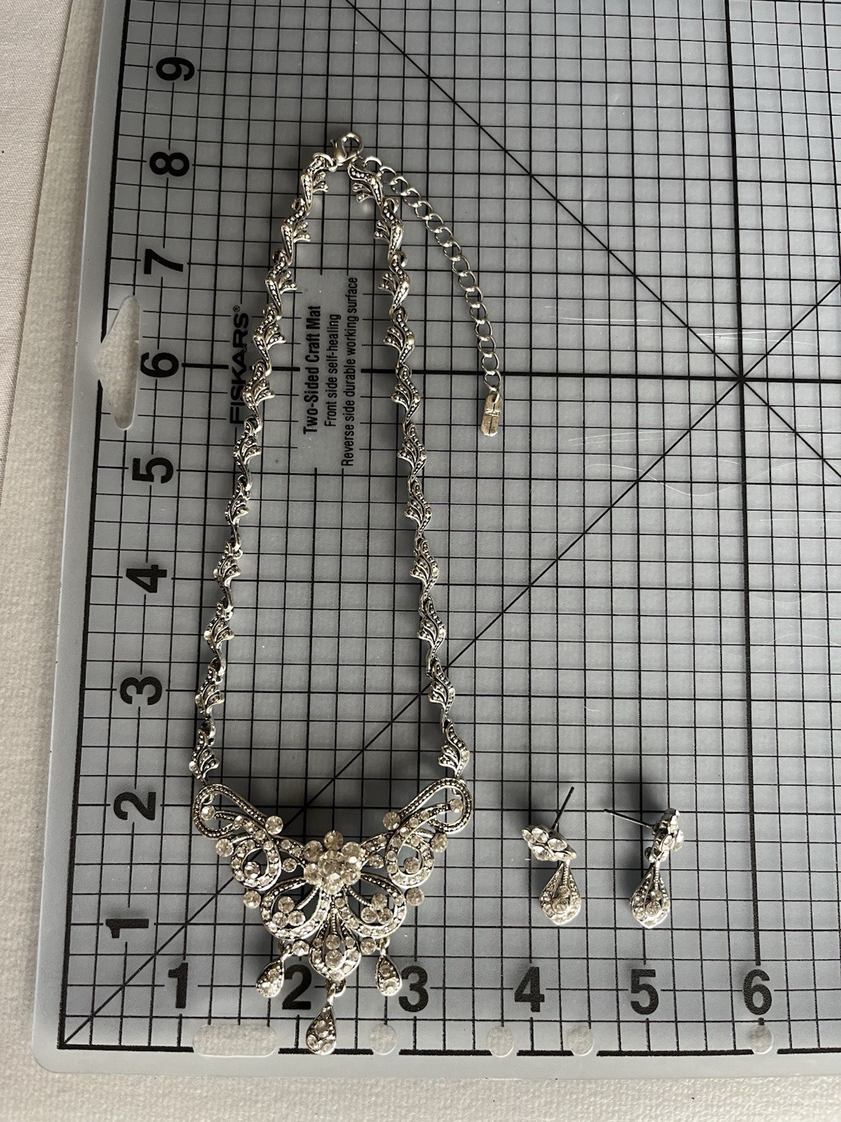 Vintage Necklace and Earrings Set Jewelry Floral design all occasion Gift