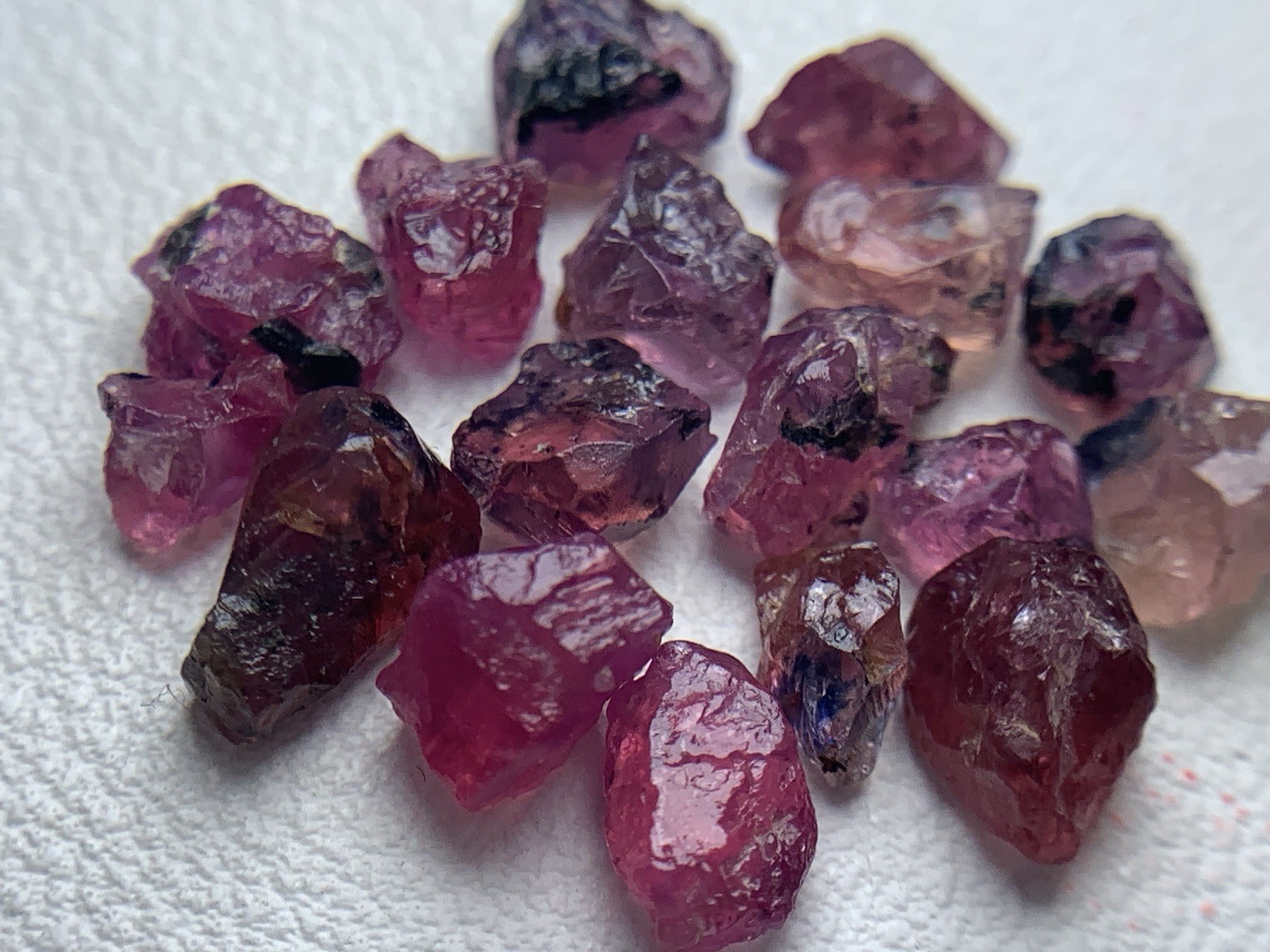 15.10 CRTs Extremely Rare Facet Graf Pink & Blue Color Winza Sapphire Rough Lot