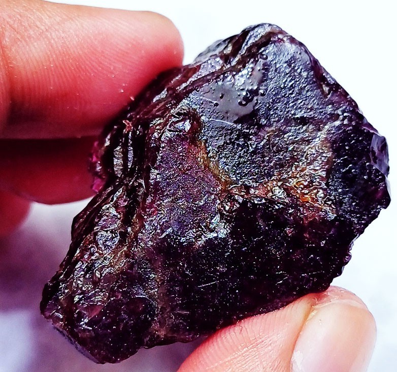 Natural Red Painite Rough Loose Gemstone 140.50+ Ct Certified Rough For Sale