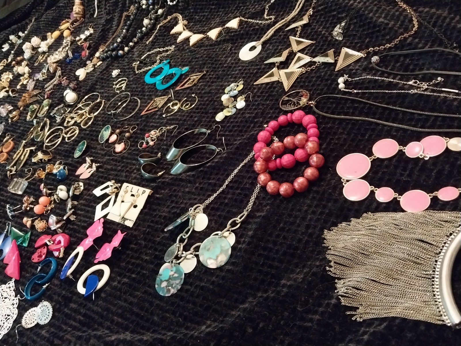 vtg EARRINGS LOT BUNDLE Jewelry Necklaces Broach Bracelet Estate OVER 185 PCS