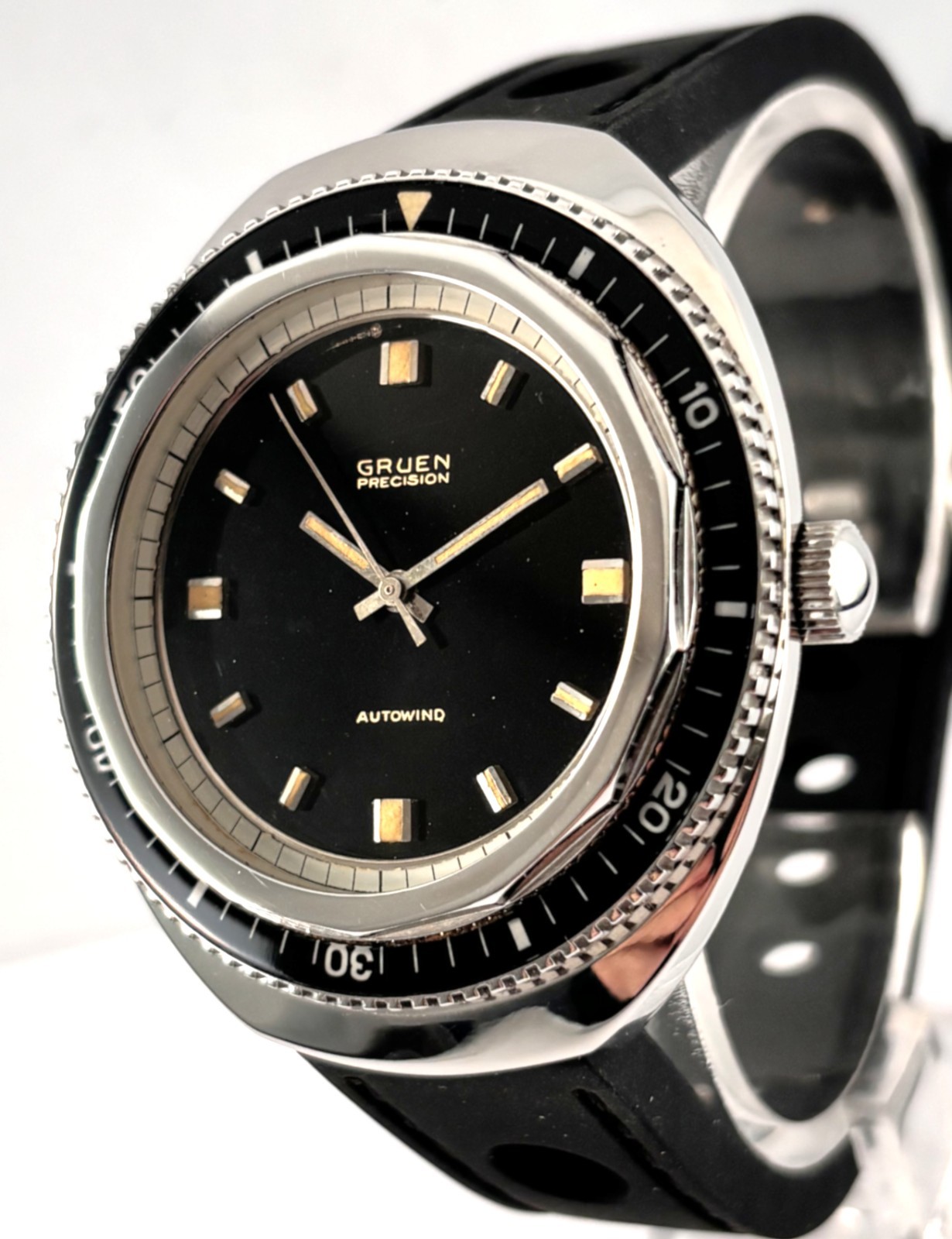 Vintage Gruen Autowind Stainless Steel 1500 Feet True Diver Mens Watch 17J 1970