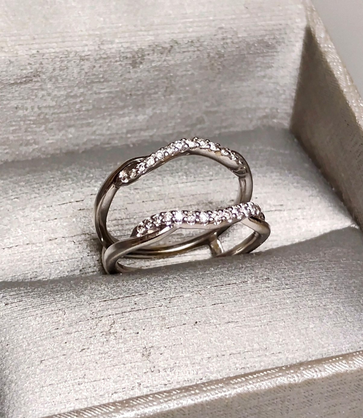 14K White Gold Diamond Enhancer Ring Guard Band… Size 7… 3.85 Grams