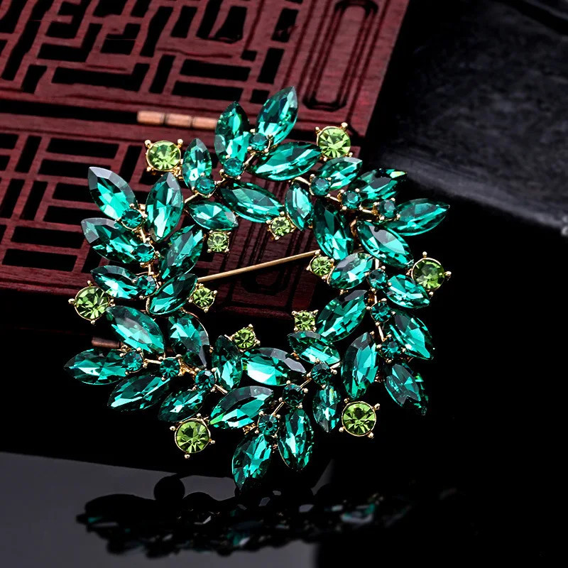 Rhinestone Brooch Wreath Floral Hollow Inlay Lapel Pin Clothing Jewelry