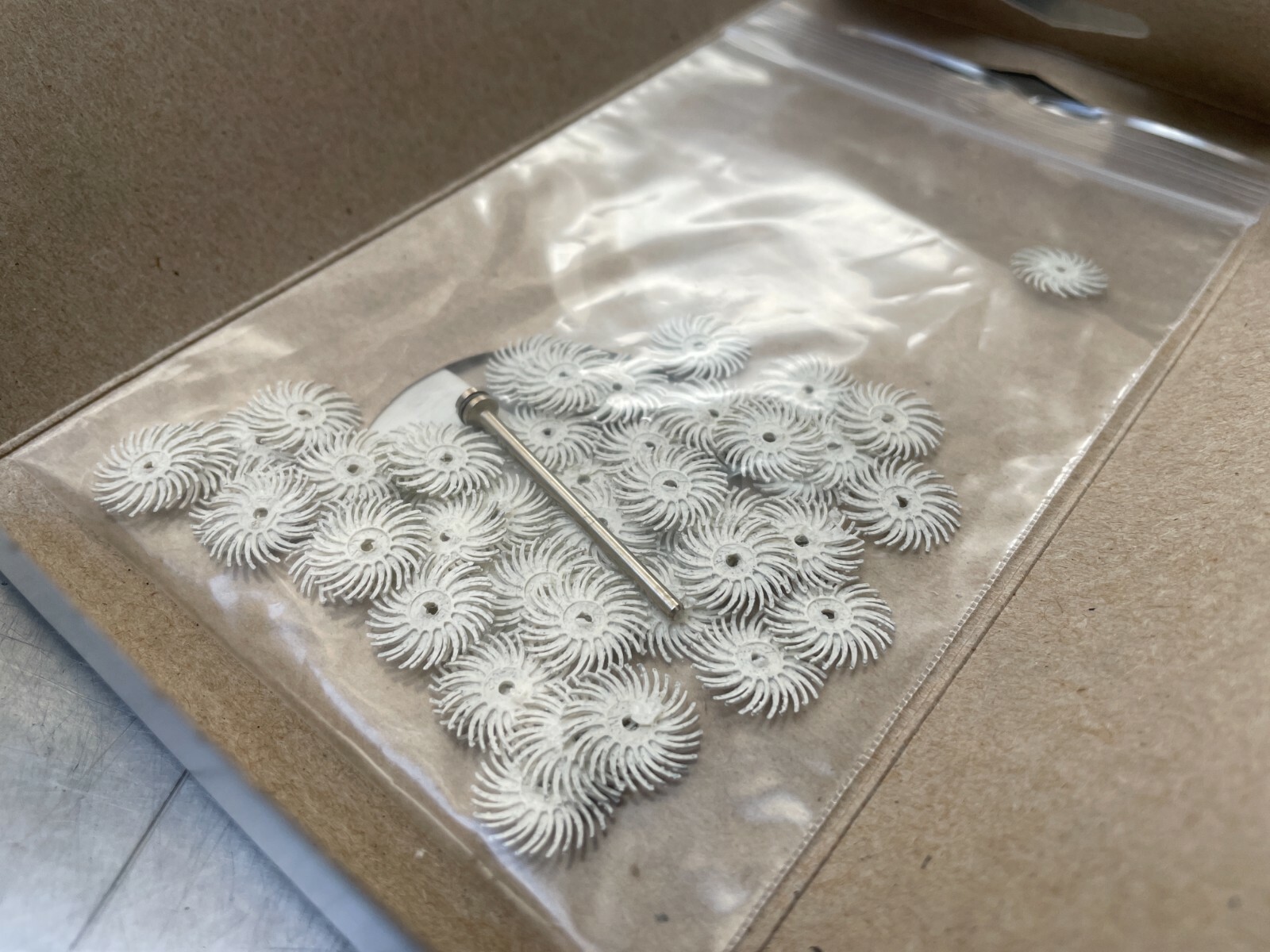 LOT of 48, 3M SCOTCH-BRITE 27614, 9/16 INCH RADIAL BRISTLE DISC BRUSHES 120 GRIT