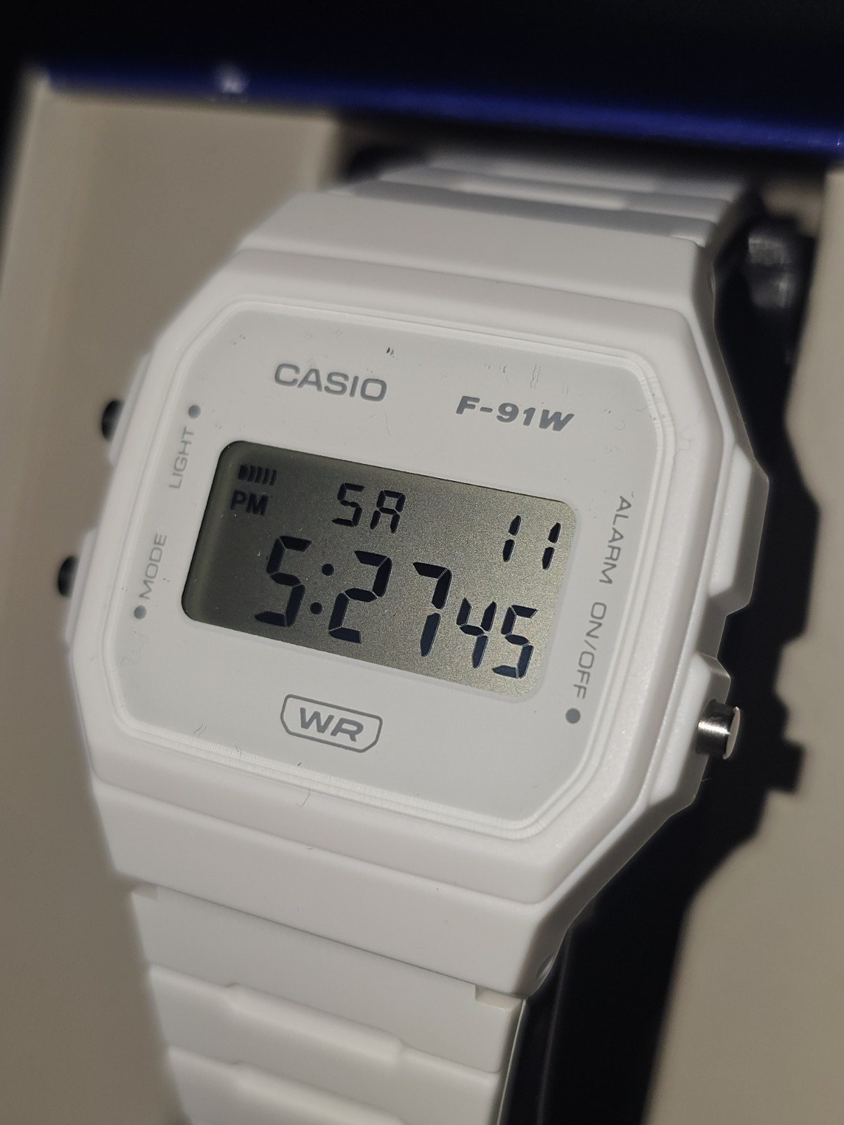 Casio F-91W Digital Quartz Alarm Backlight Day/Date WR White Resin Band
