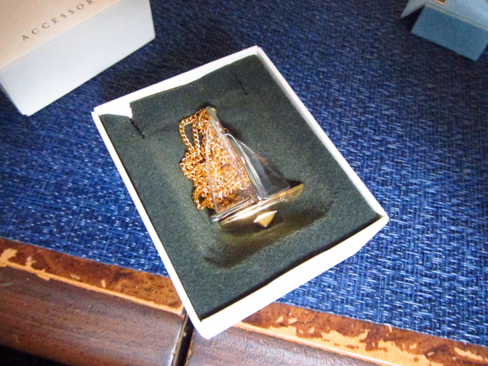 Swarovski Crystal Memories Sailboat Pendant Necklace 3 cm Pendant 20” Necklace