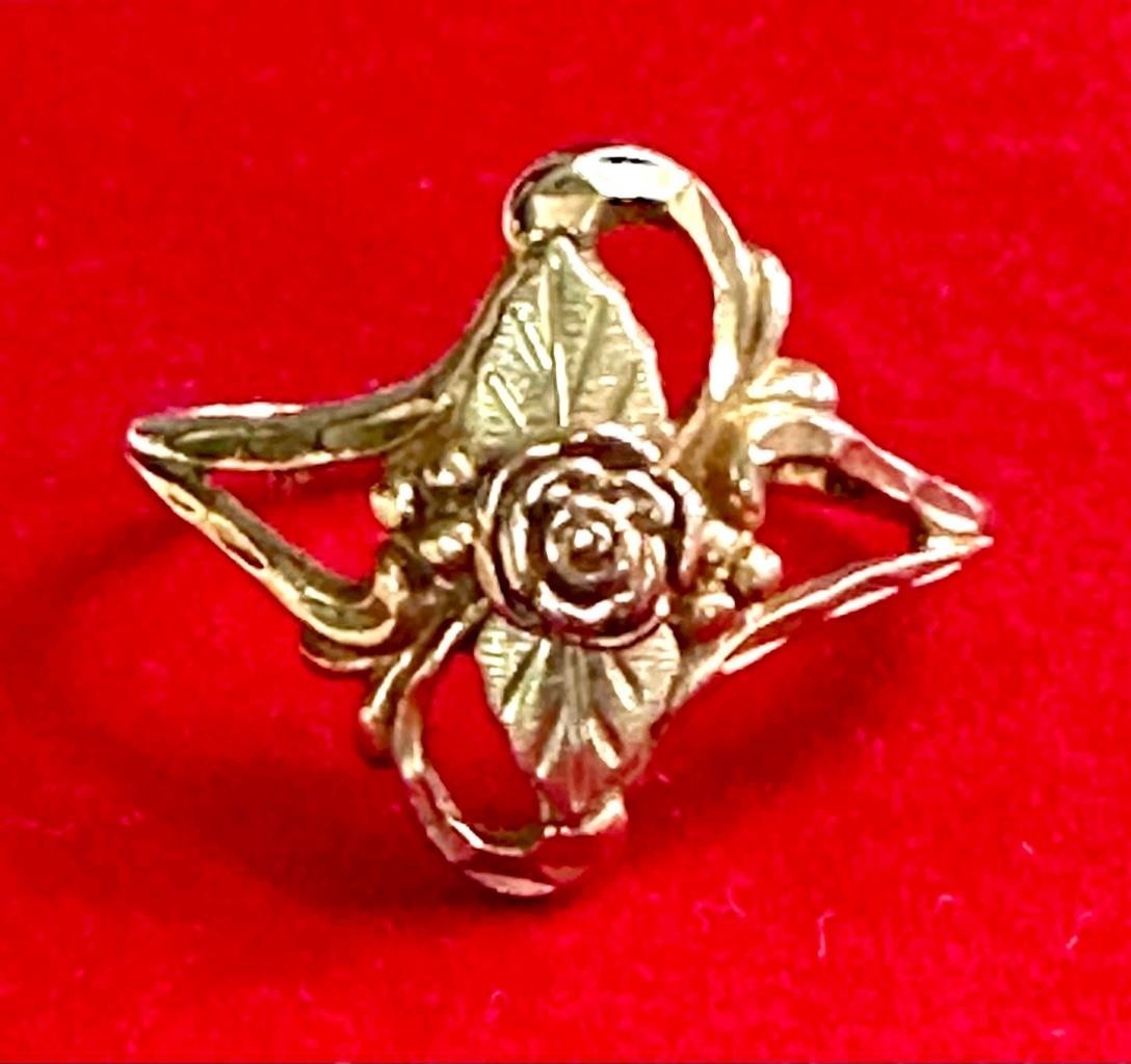 Wheeler Manufacturing 10k Multi-Color Gold Leaf & Rose Ring Slightly Less 9.5