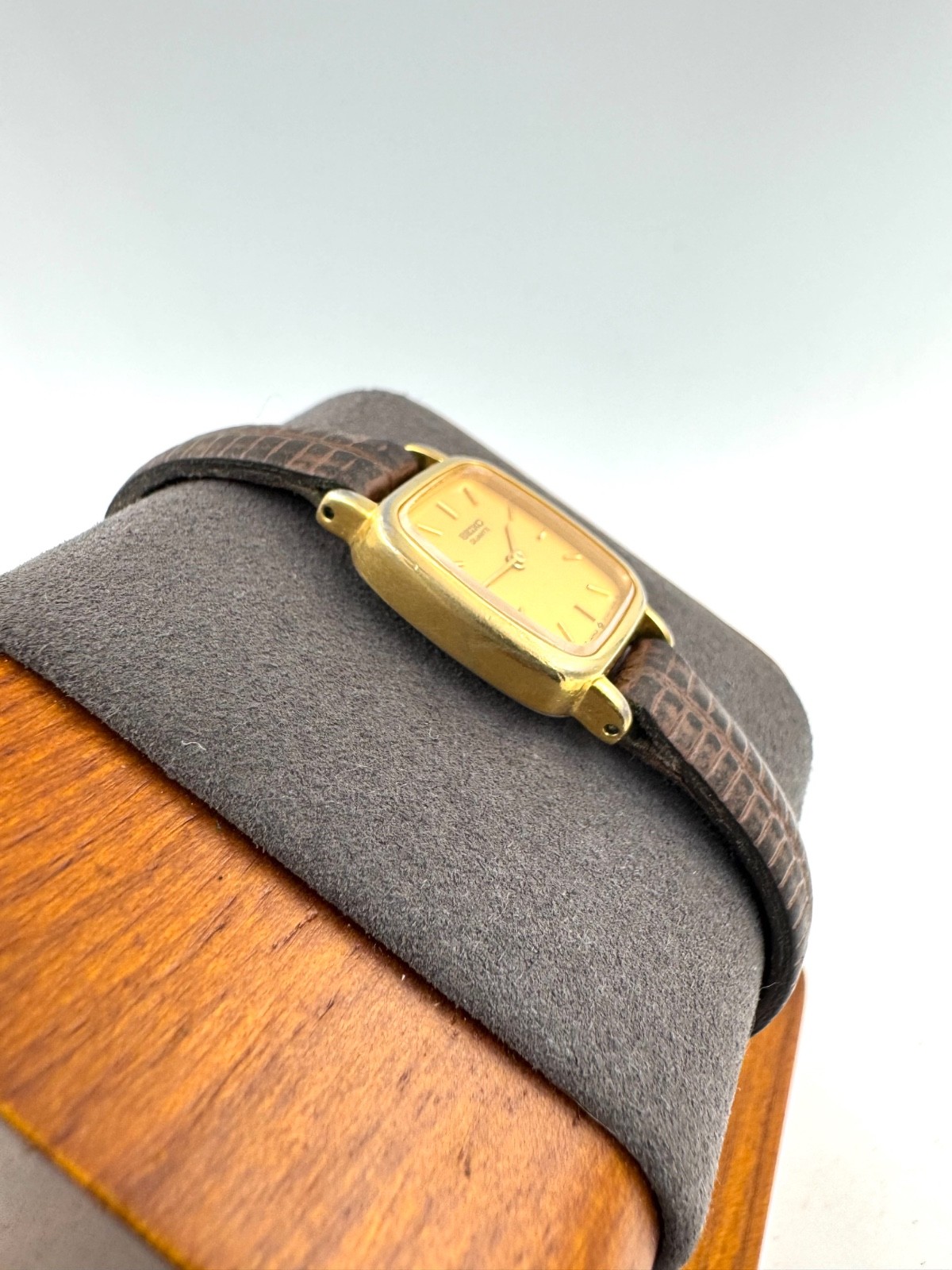 vintage seiko 17mm Women Quartz Watch New Battery working 2Y00-5A00 TANK f2342