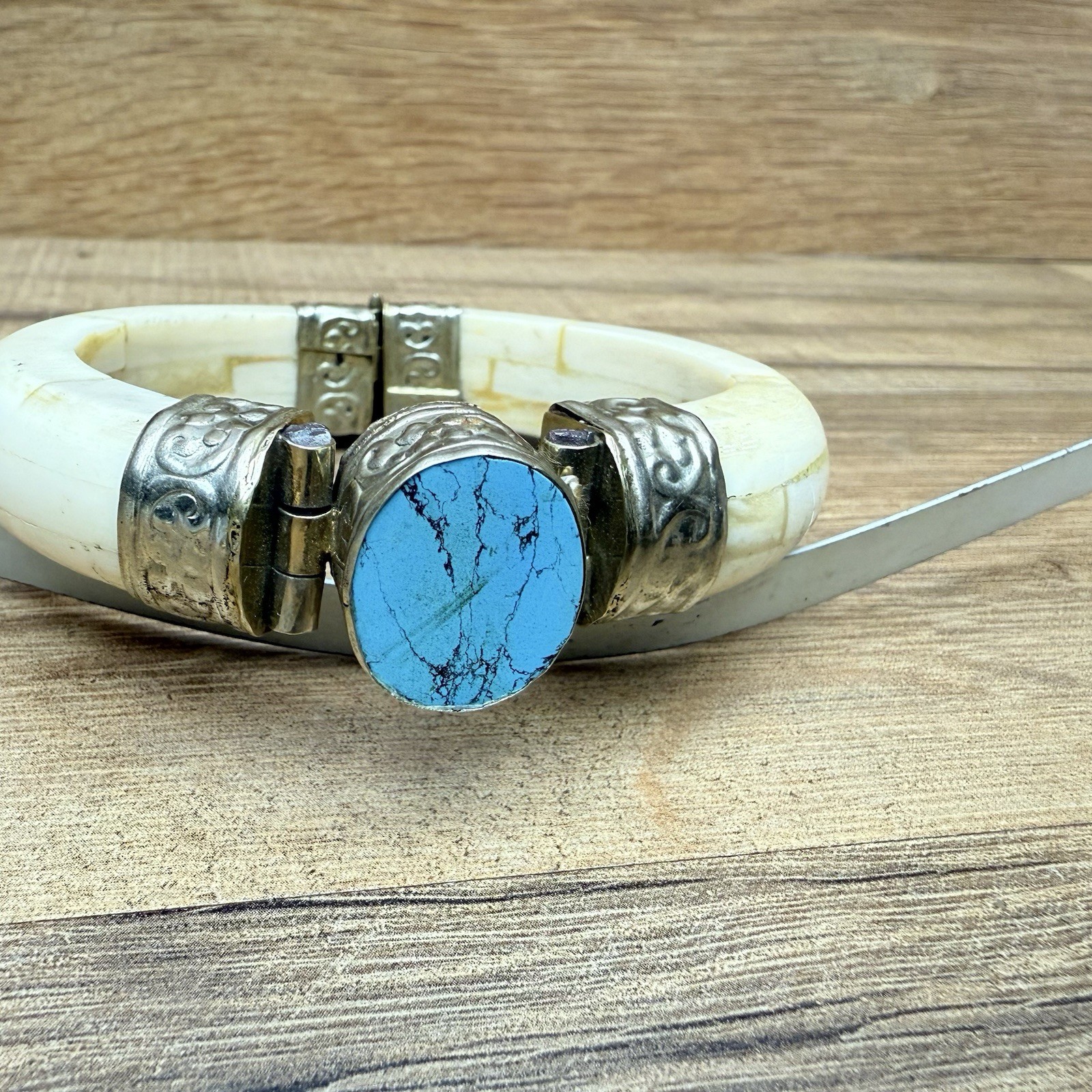 Vintage Water Buffalo Bone Turquoise Gemstone Silver Tone Hinged Bracelet 3.5”