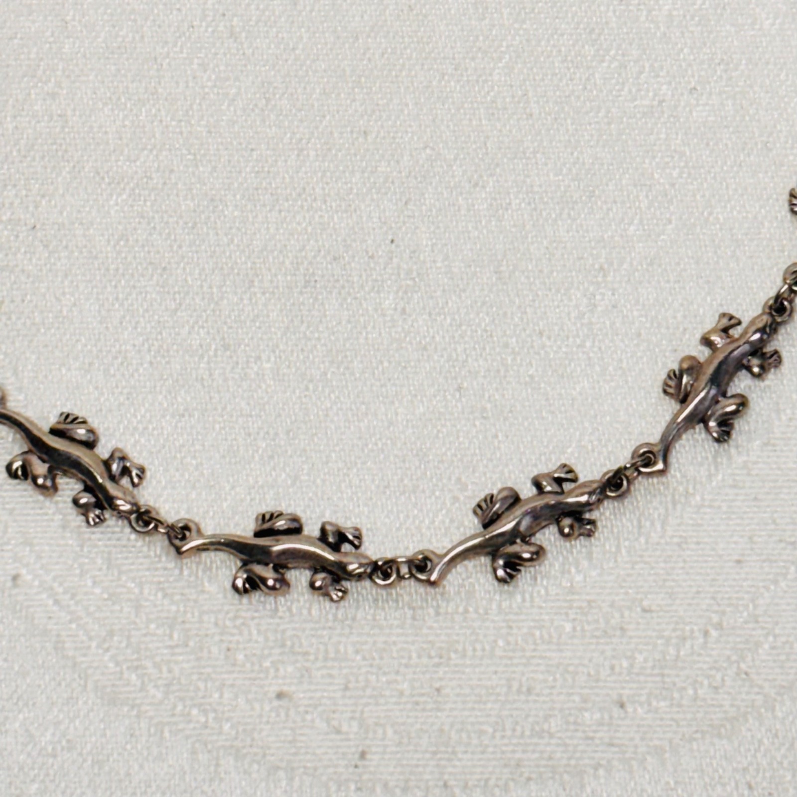 BRACELET lizard gecko silvertone metal links fold over clasp vintage 7 1/4″ c