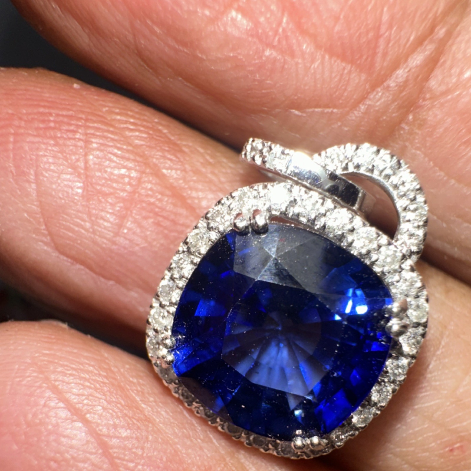 14 k white gold 10 mm Square Pendant Sapphire Blue diffused. Natural Diamonds.