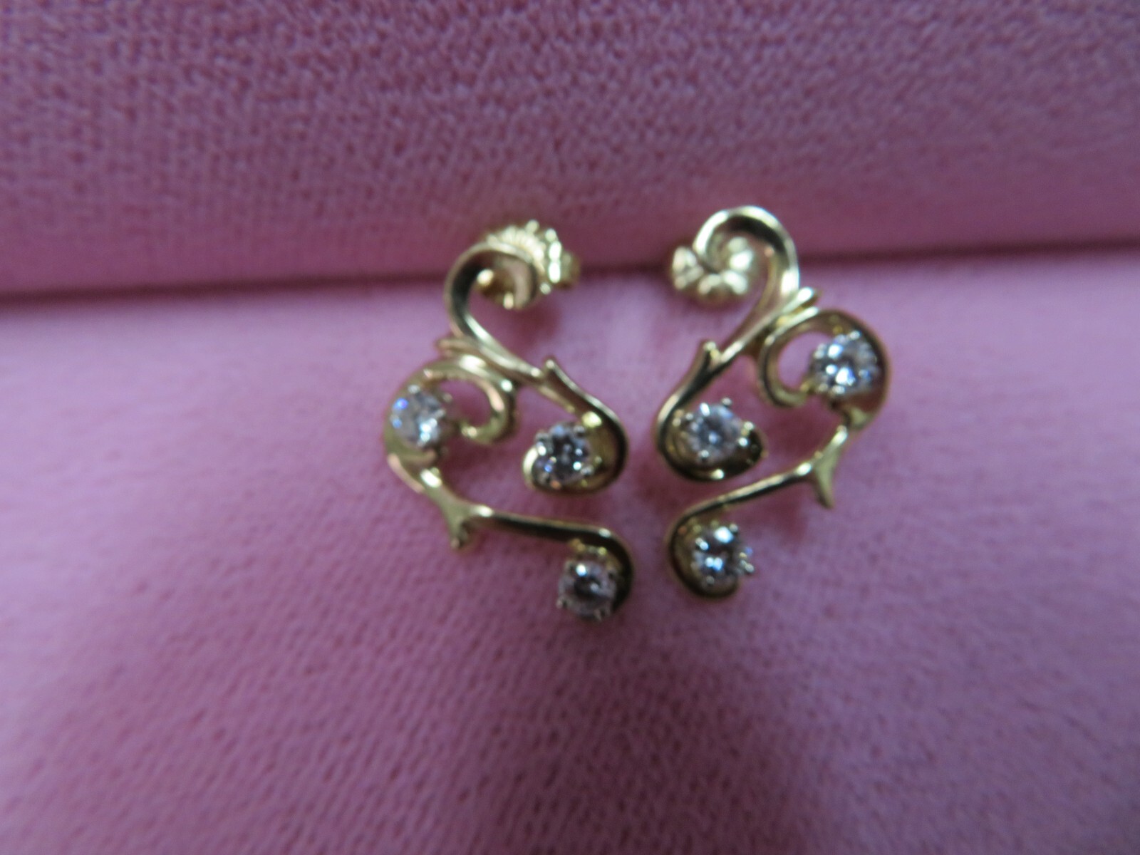 Pretty 14K Solid Yellow Gold .6CT Diamond Stud Earrings 3.85 Grams