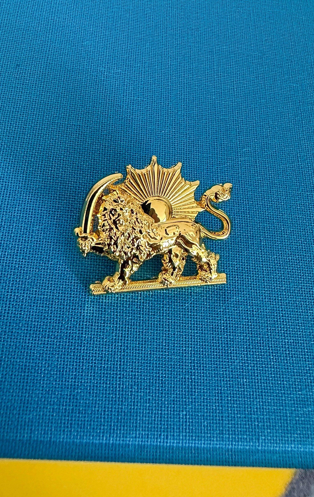 vintage mixed lot lapel pins CROWN QUEEN KING IRAN MAP ست تاج و نقشه ایران پهلوی