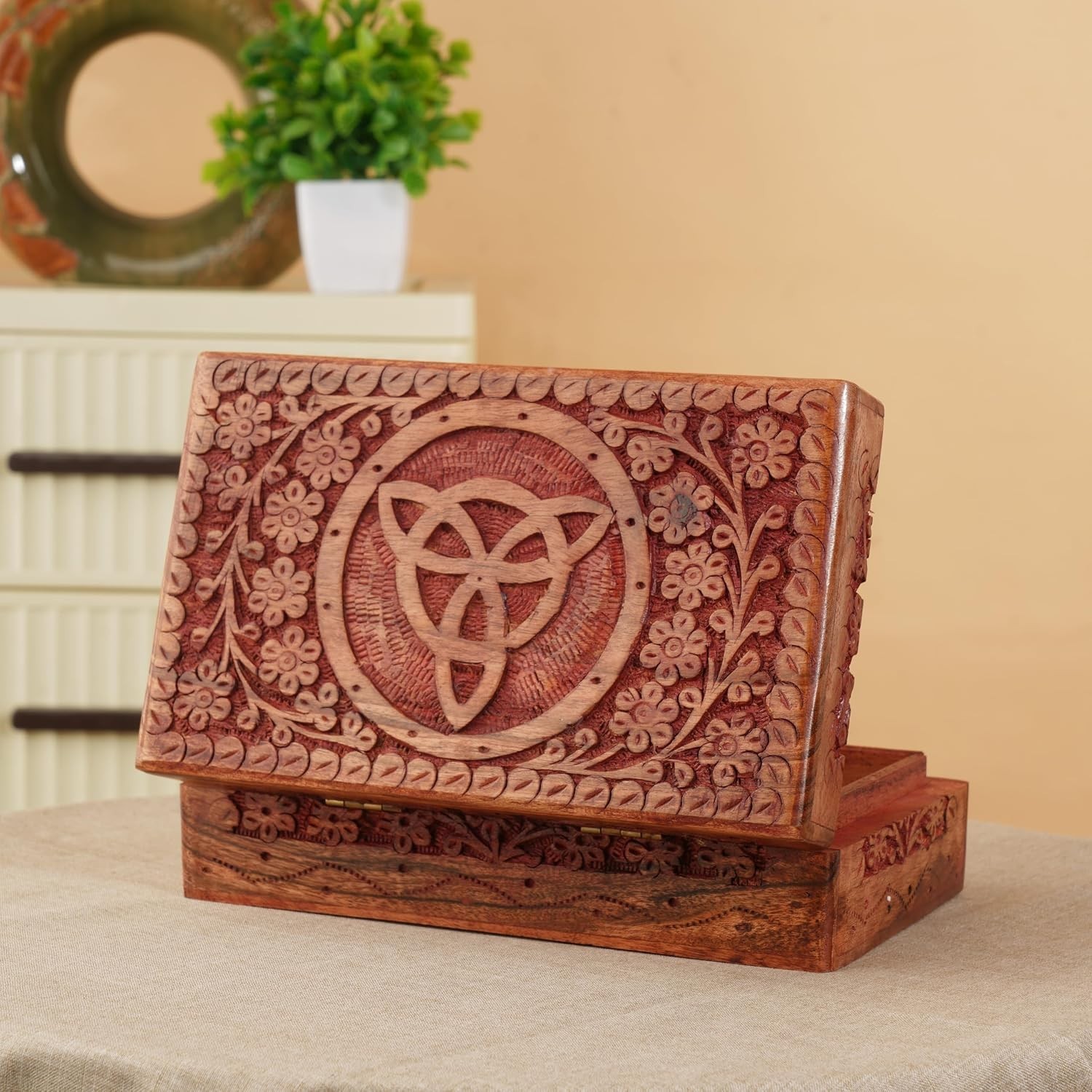 Portable Rosewood Keepsake Chest with Intricate Celtic Design – Ideal for Travel