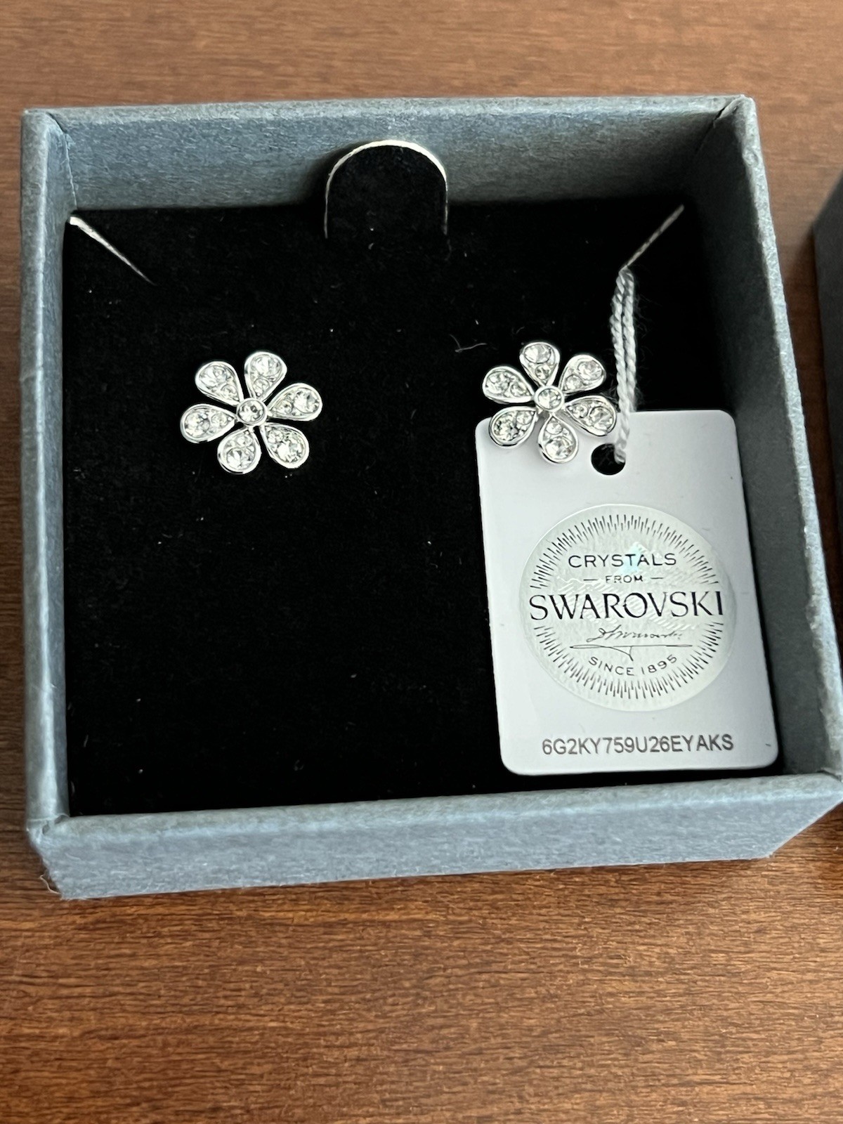 Swarovski Crystal Flower Stud Earrings Silver Tone Daisy NIB 6G2KY759U26EYAKS