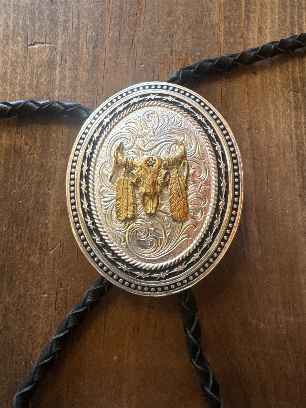 Montana Silversmiths Bull Head Feathers Native American Bolo Tie Silver Tone
