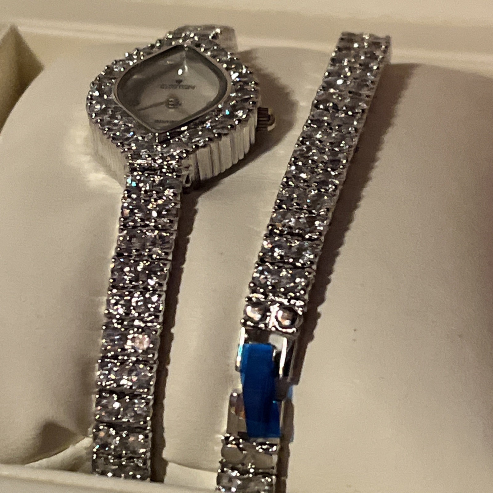 Vtg Croton Women Stainless CZ Watch/Bracelet Set with Mother of Pearl Dial New!