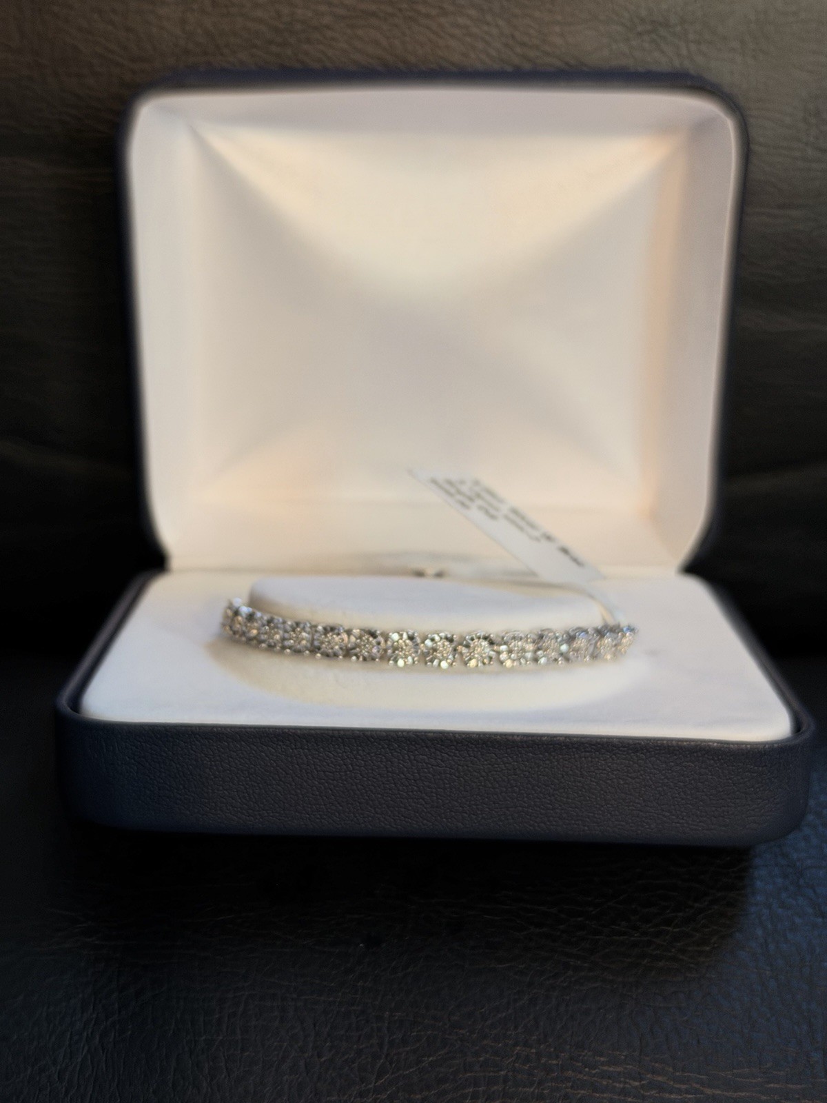 0.09 Ct silver bracelet, 5.13 gms, size 7. Single cut