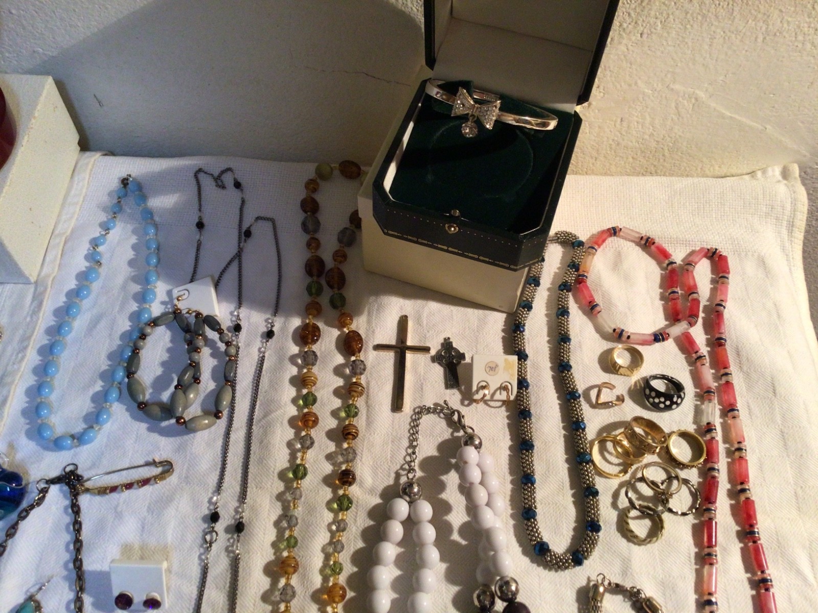 MAX LOT WITH NATURAL RED CORAL BRACELETS NECKLACES EARRINGS WITH BOXES