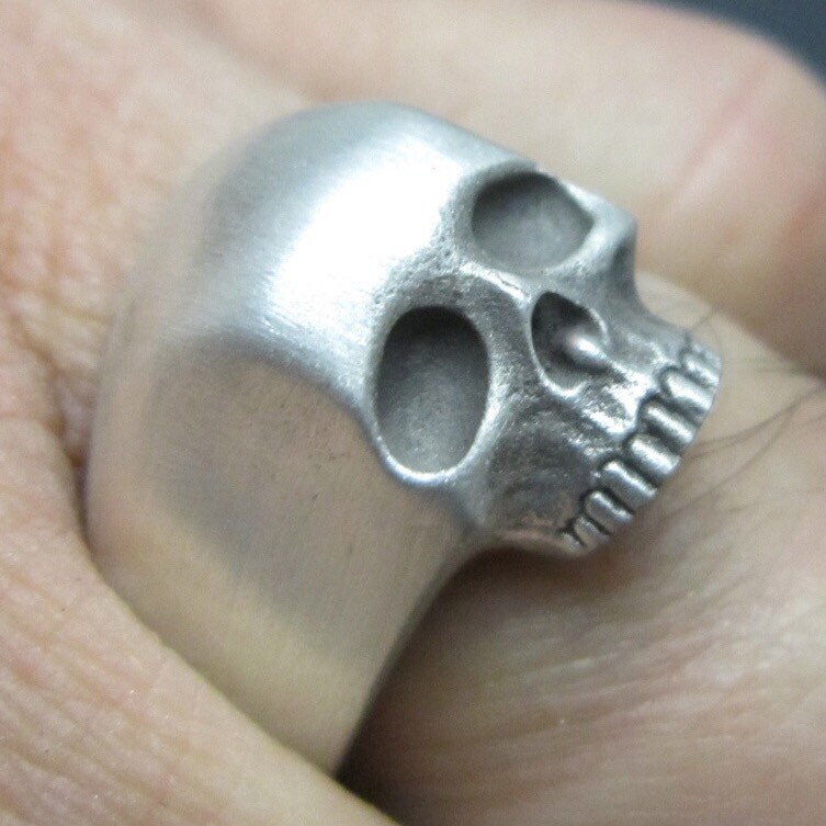 MJG STERLING SILVER KR SKULL RING. SMALL. SZ 10. 18 GRAMS. KEITH.