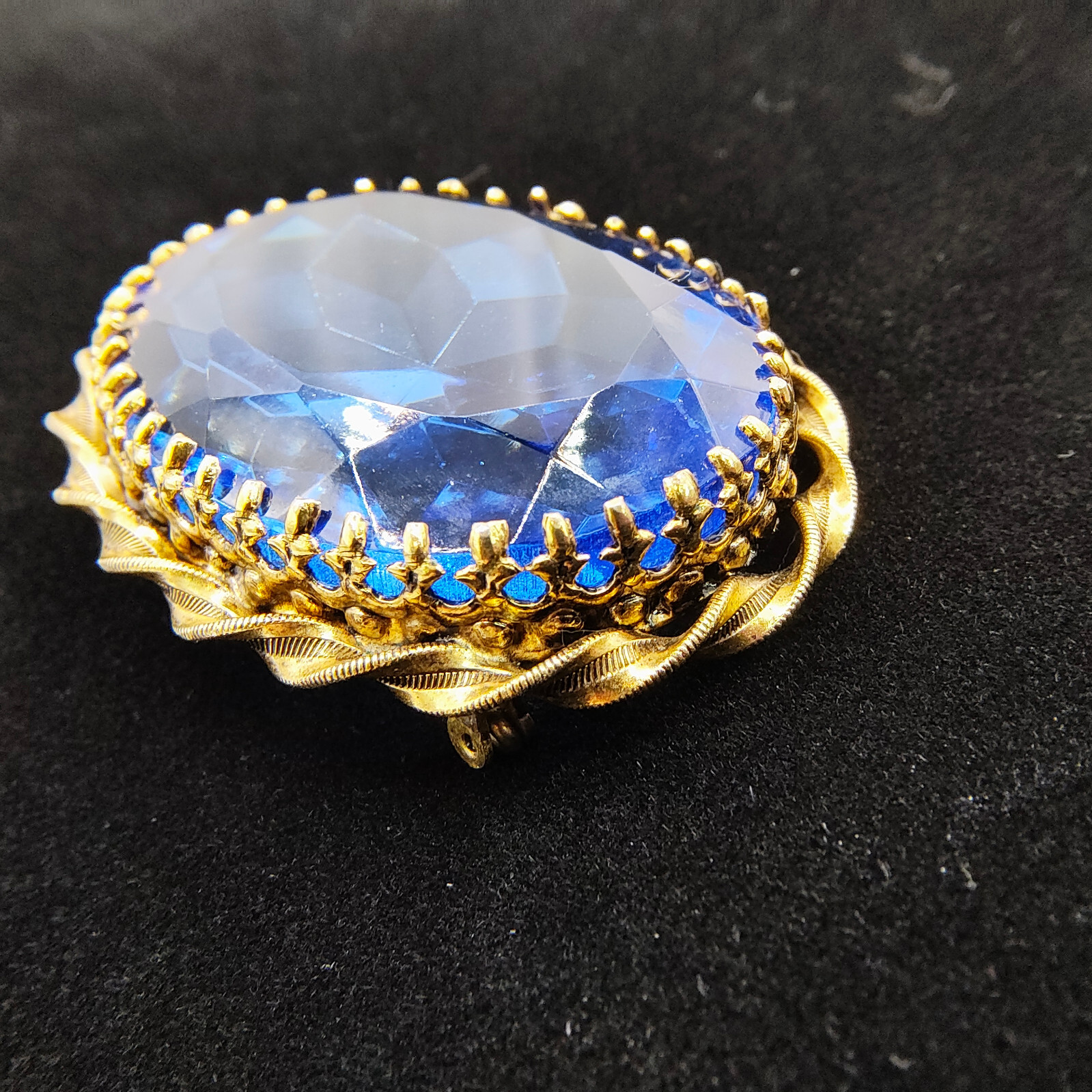 Vintage Art Deco Style Austrian Brooch Blue Paste Gold Tone Filigree Spiral Rope
