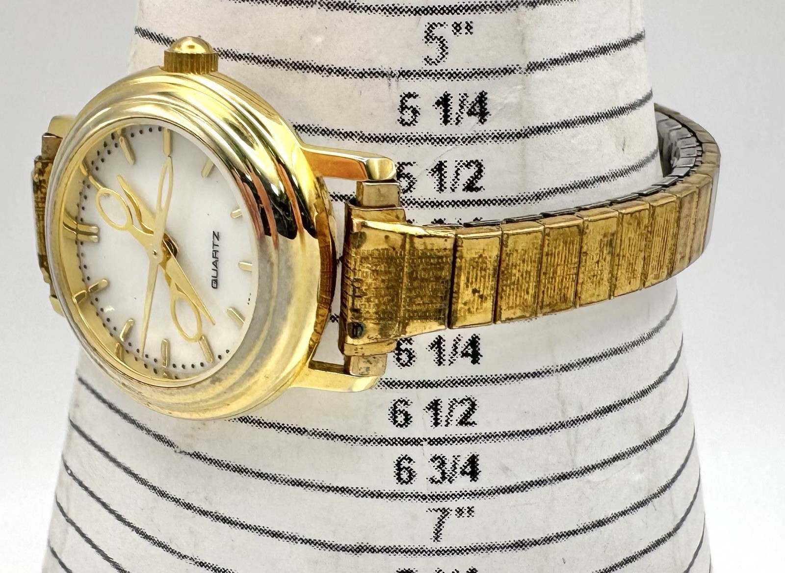 Ladies Round Gold Tone Scissors Needle Hands Sewers Analog Watch