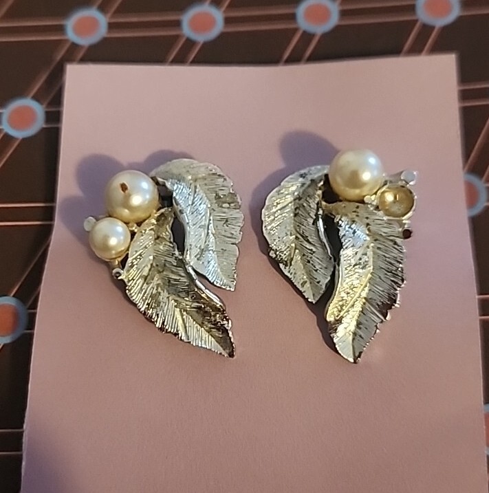Vintage Lot Of Midcentury Jewelry Brooches, Earrings, Necklace. One Marked JJ.