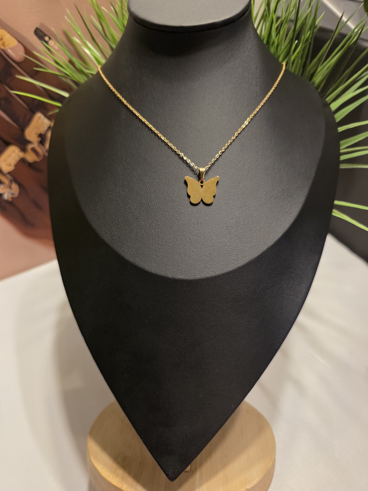 Gold Tone Butterfly Charm Pendant Necklace Cable Chain Metal No Stone