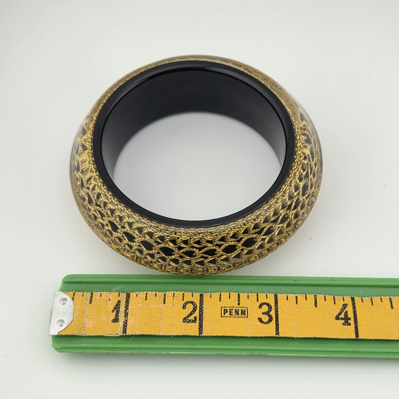 Vtg Acrylic Bangle Bracelet Chunky Size 7.75 Multi Gold Tone Chain Encased 3.5oz