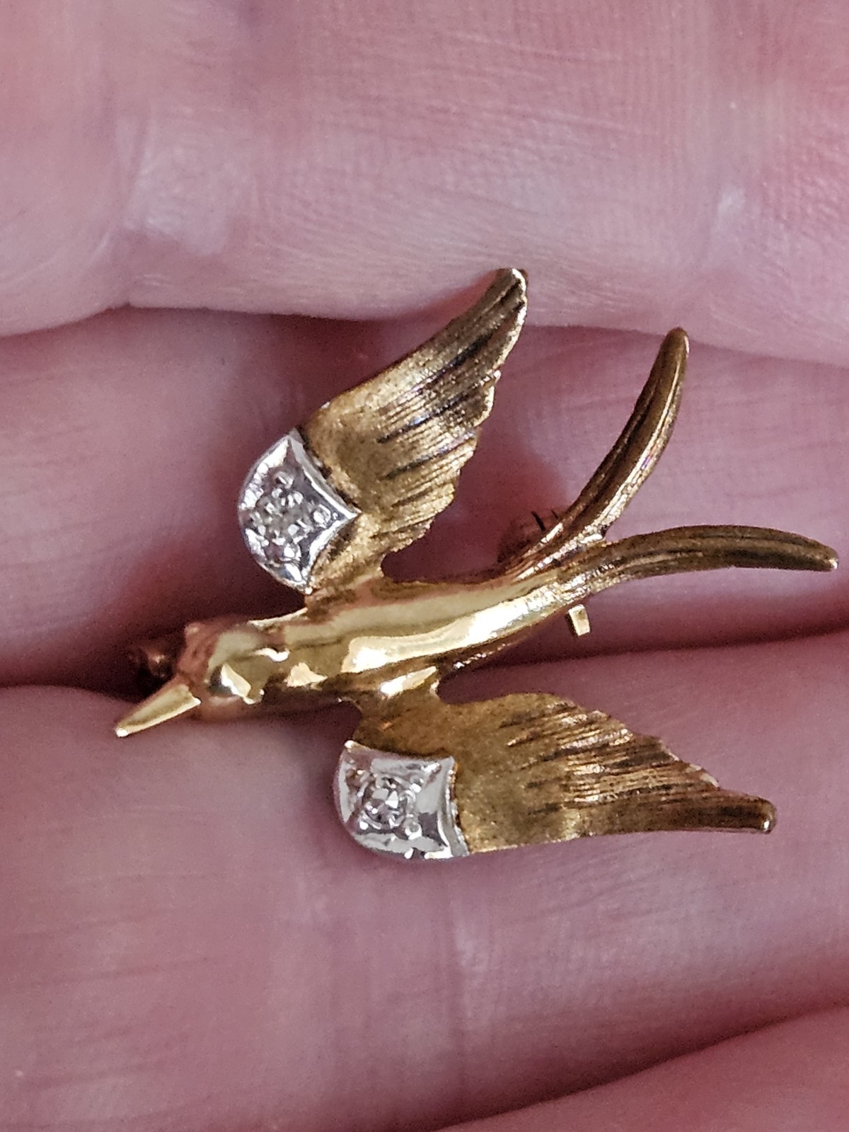 dainty 9ct gold swallow diamonds brooch vintage 1981 375