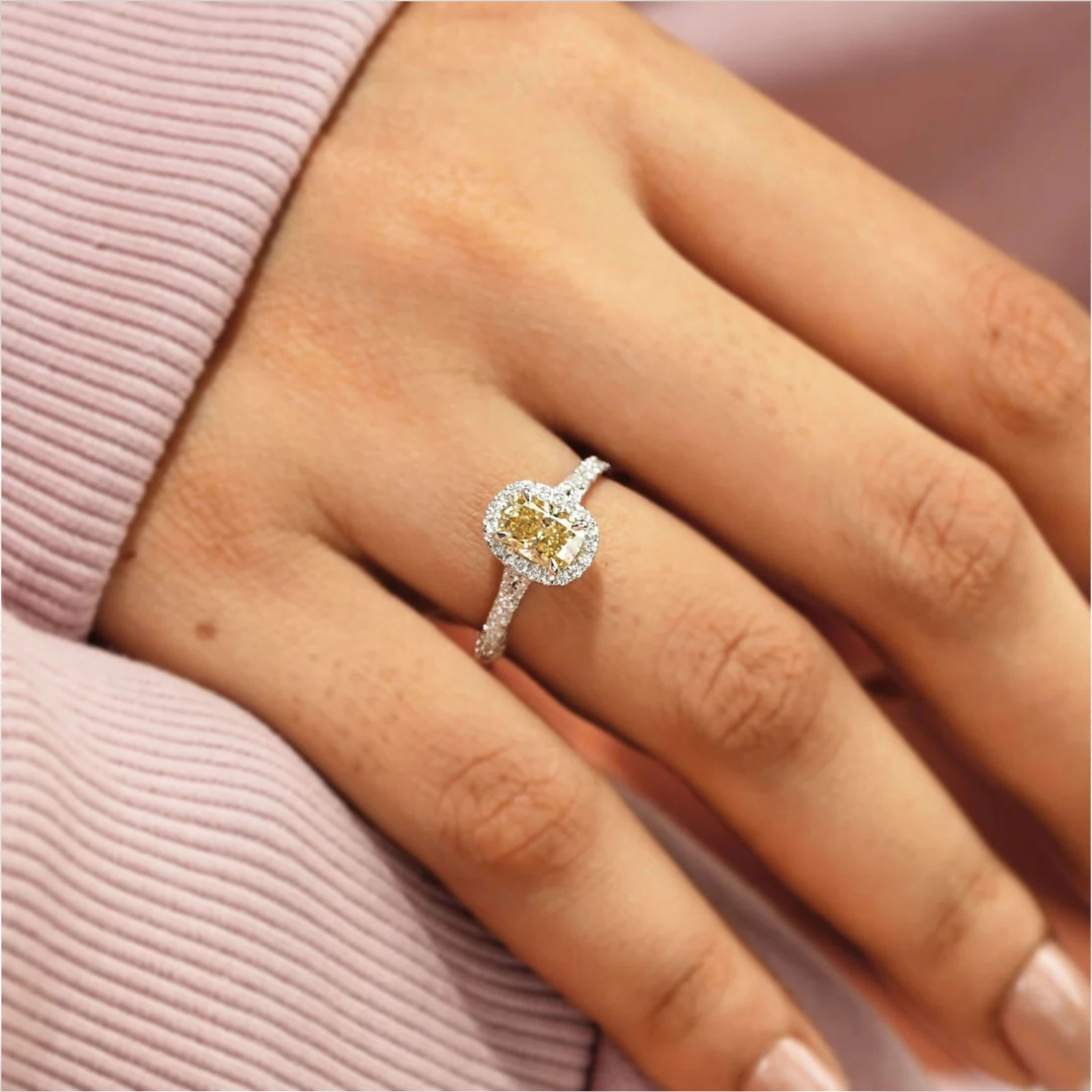 950 Platinum Lab Grown 2.00 Ct Cushion Cut Fancy Intense Yellow Diamond Ring IGI