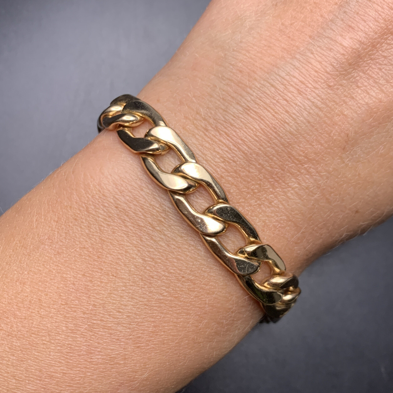Claires Curb Link Bracelet Gold Tone Classic Simple 7 to 8 Inch Adjustable