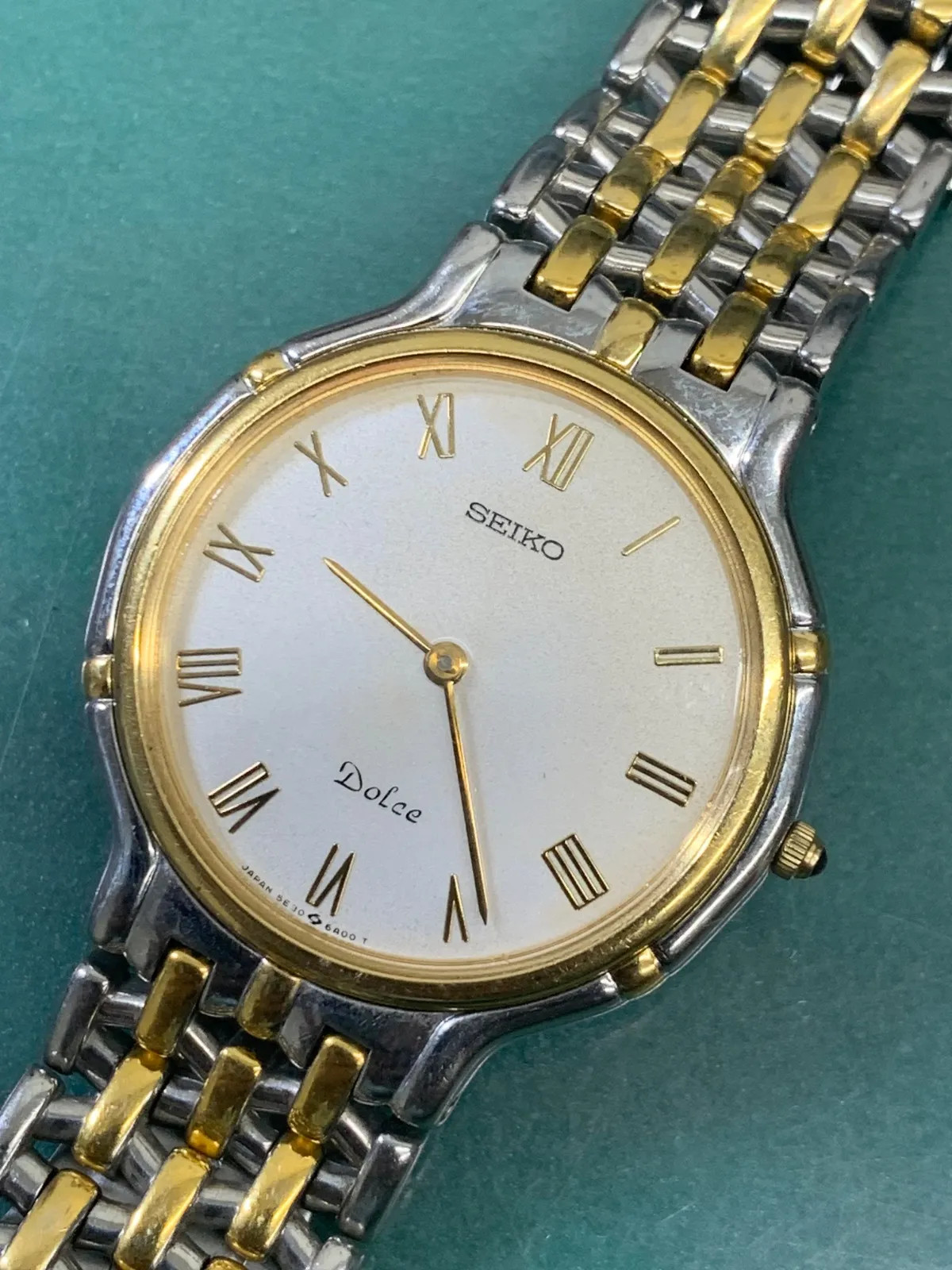 Seiko 5E30-6A00, crown broken.