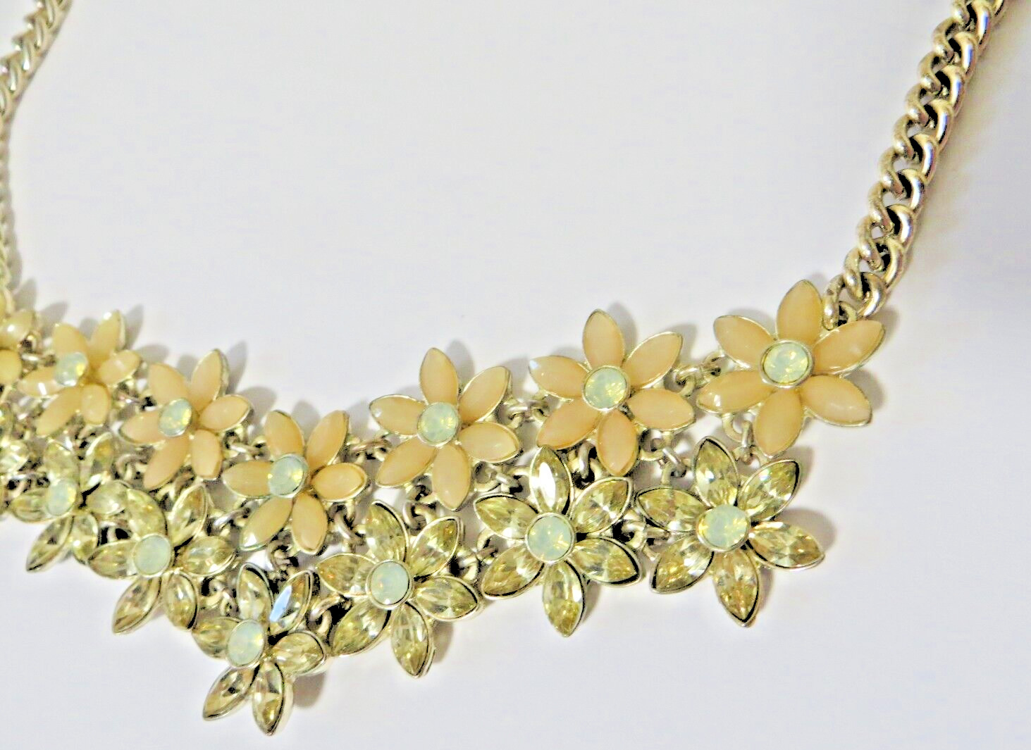 VINTAGE NECKLACE SHELL PINK JONQUIL YELLOW FACETED CRYSTALS FLOWERS SUMMER CHIC