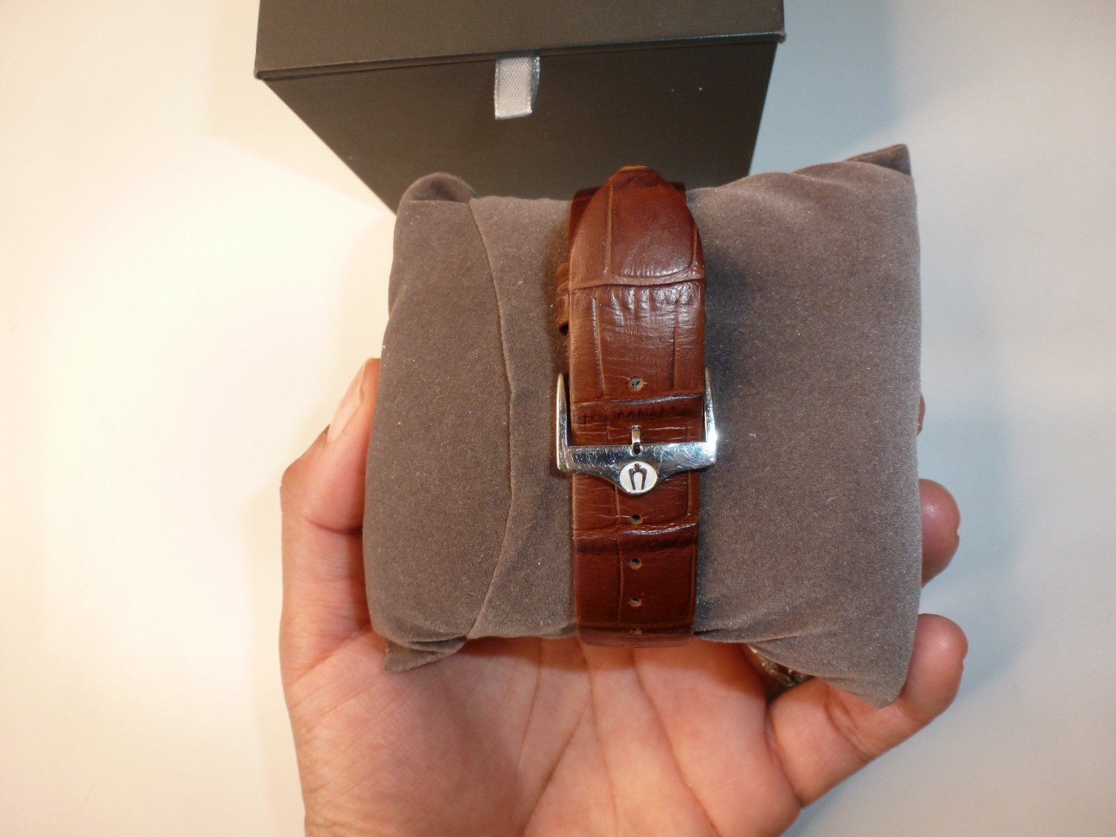 Men’s Bulova Brown Leather Strap Watch – Excellent Condition w box and cushion
