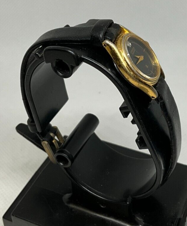 Vintage Citzen womens watch, normal wear/age, runs and looks good, great value