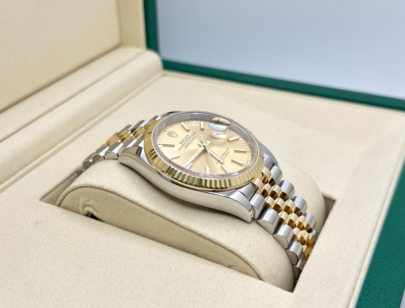 2025 Rolex Datejust 126233 36mm Champagne Dial 18K Gold Steel Box Paper Jubilee