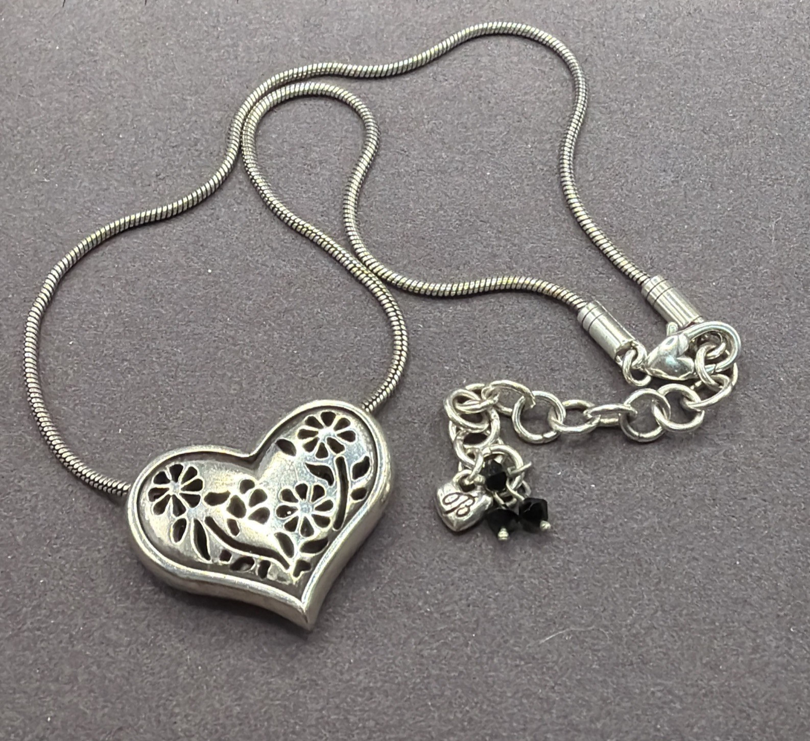 BRIGHTON PRETTY HEART PENDANT FLOWER MOTIF & CHAIN 18″