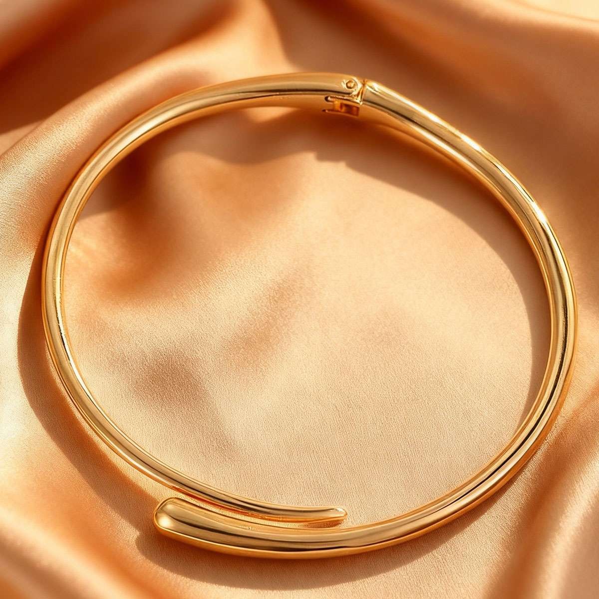 Women’s thick gold Choker necklace neck collar with spring hinge buckle jewelry