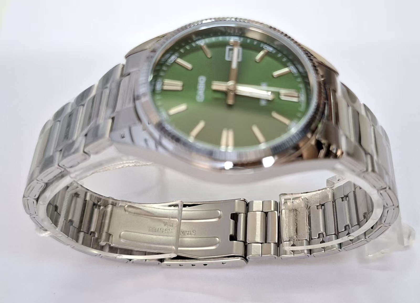 Casio UTP-1302PD-3A1 Stainless Steel Band 35 mm Dail Green Unisex Adults Watch