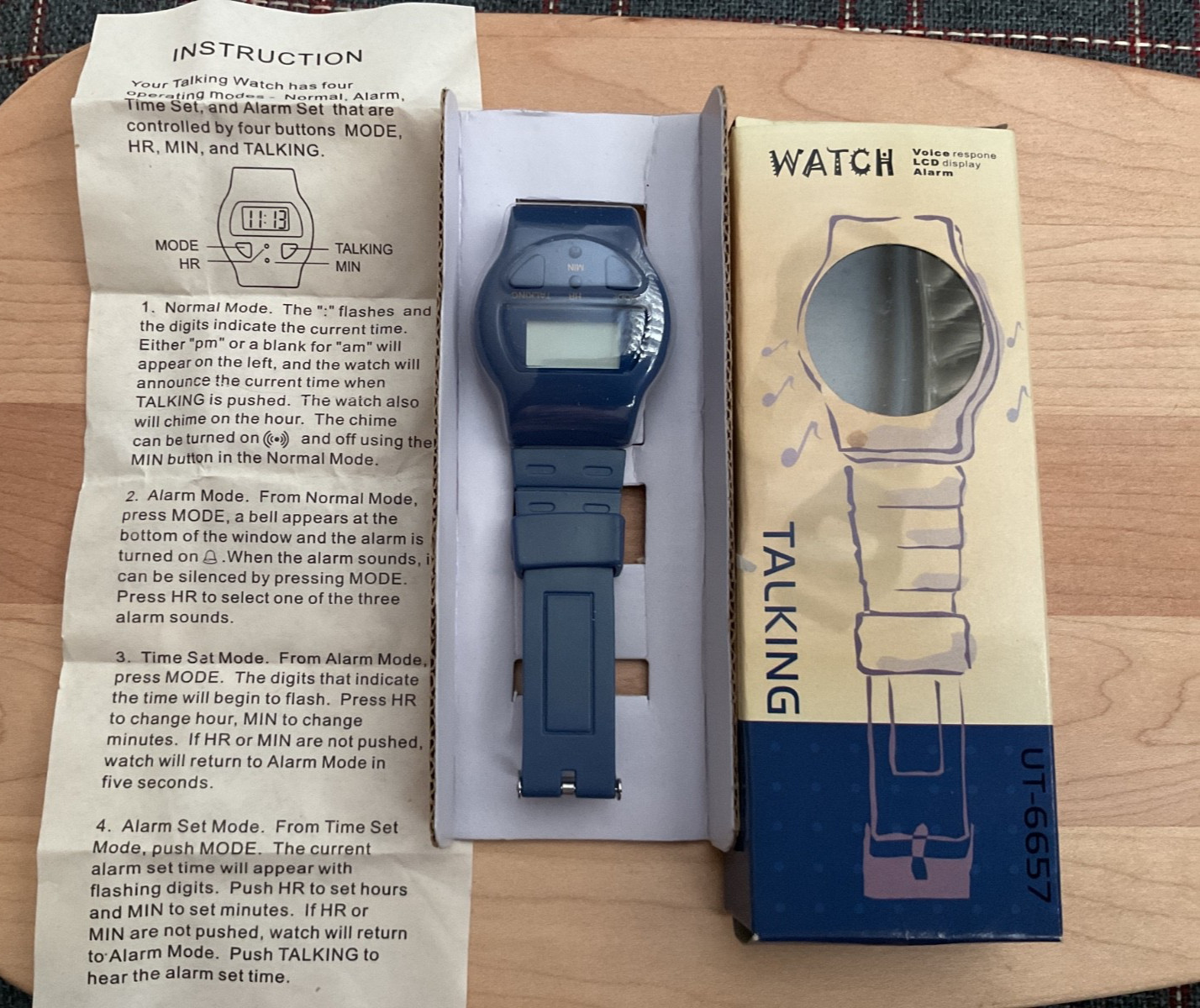 VINTAGE NOS WATCH TALKING DIGITAL ALARM SILICONE BLUE BAND LCD WATCH UT-6657