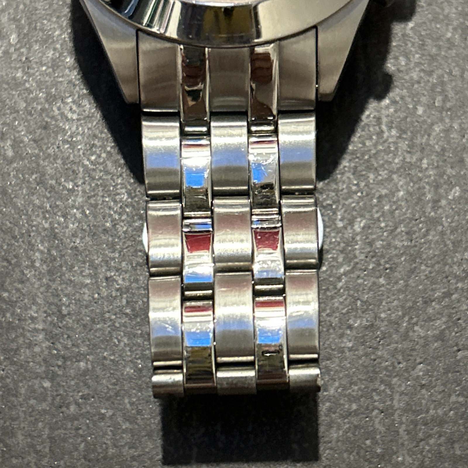 Marc by Marc Jacobs Pink Steel 30 mm MBM3372 MSRP $225. Box included.