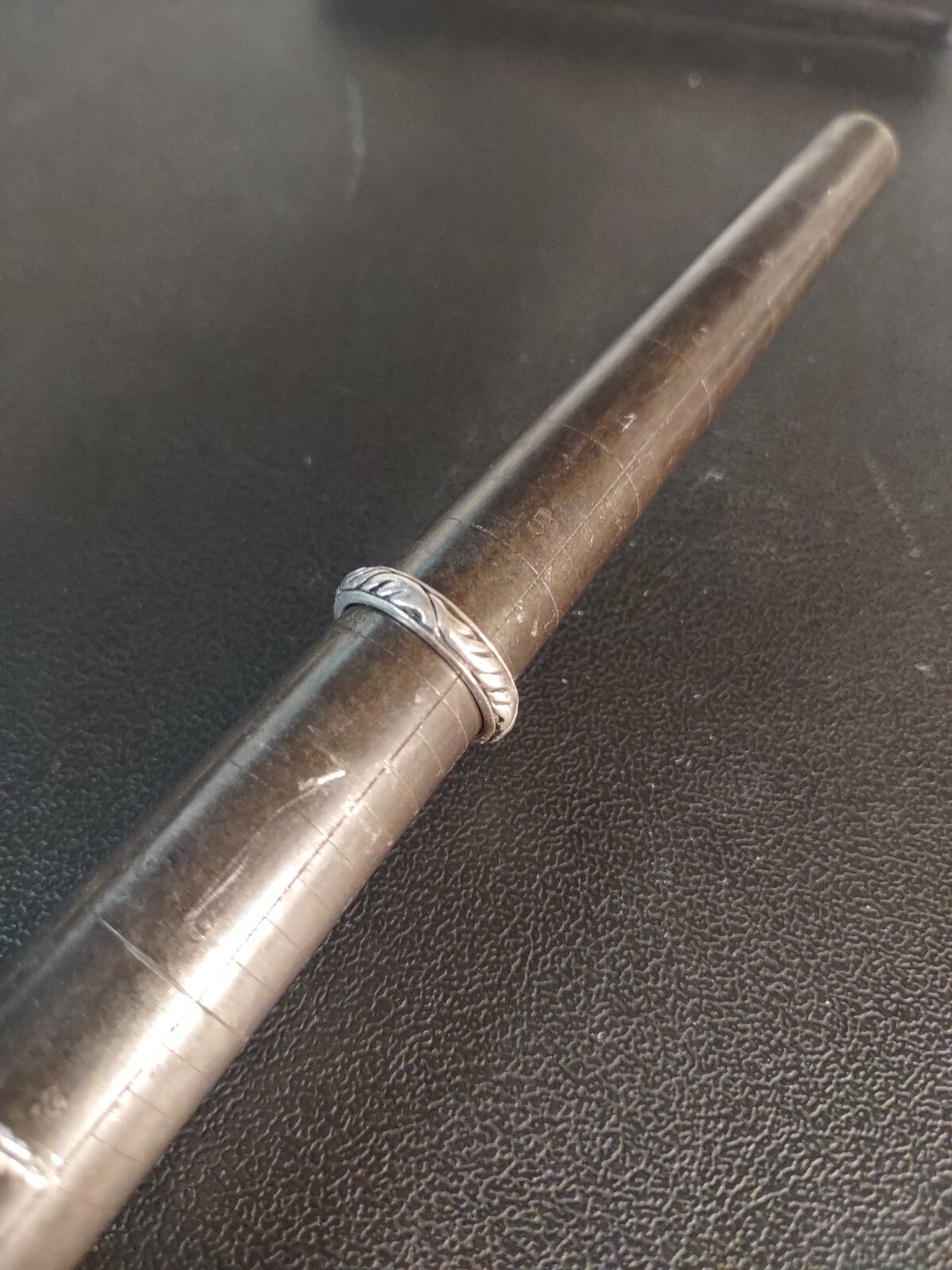 3.2 Grams Size 5.75 Sterling Silver Southwestern Band Feather Scroll Old Pawn