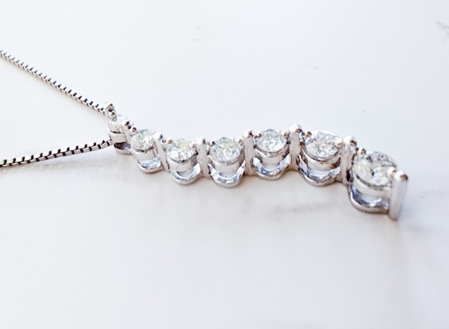 14K White Gold .25 Ct Diamond Drop Pendant Necklace 7‑Stone Bezel 18″ Chain