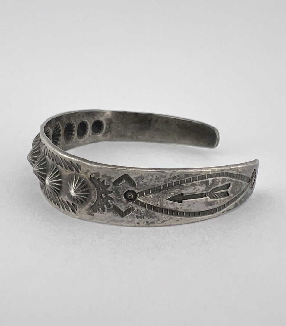 Early Fred Harvey Era Navajo Silver REPOUSSE Spike Stamped Arrow Cuff Bracelet
