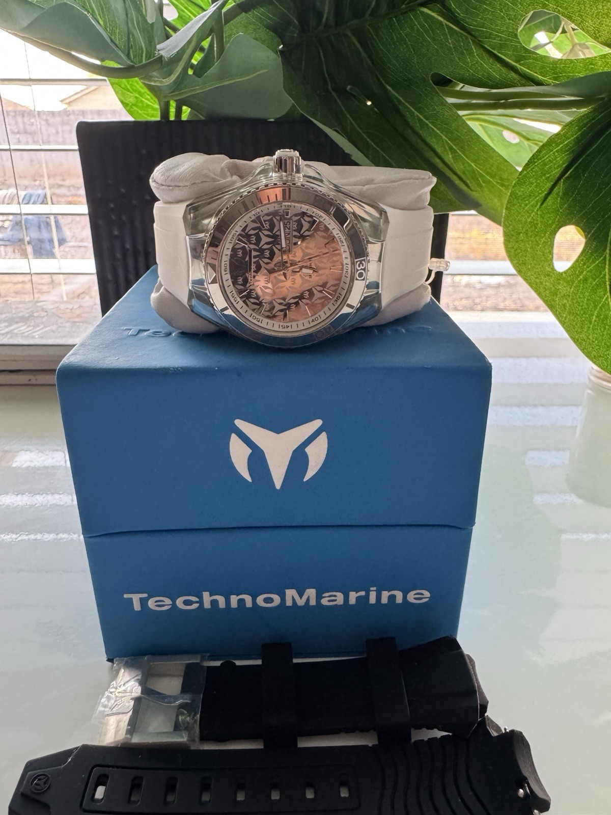 TechnoMarine Uni Cruise Men’s Quartz Day/Date 46mm 100m White/Black Rubber Box
