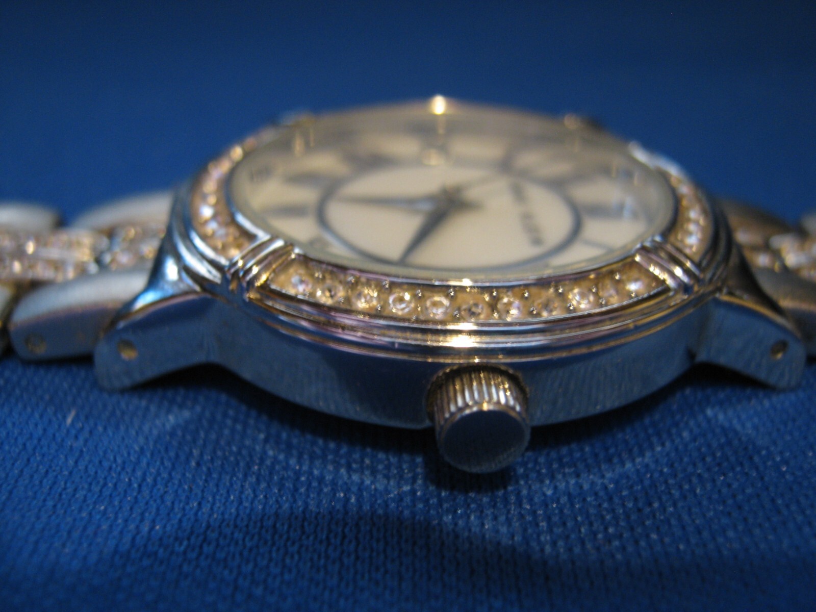 Anne Klein AK/2019 Fashion Quartz Watch with Metal Bracelet New BAttery